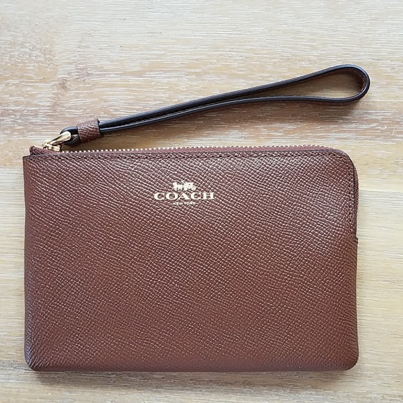 Coach Handbags - ❤HP❤NWT Coach Corner Zip Wristlet F58032